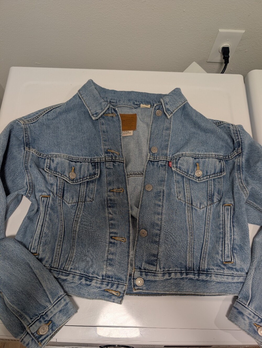 Levi's Cropped Trucker Jacket